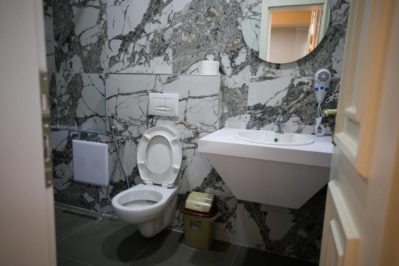 Hotel Lotus Tiranë Ngoại thất bức ảnh