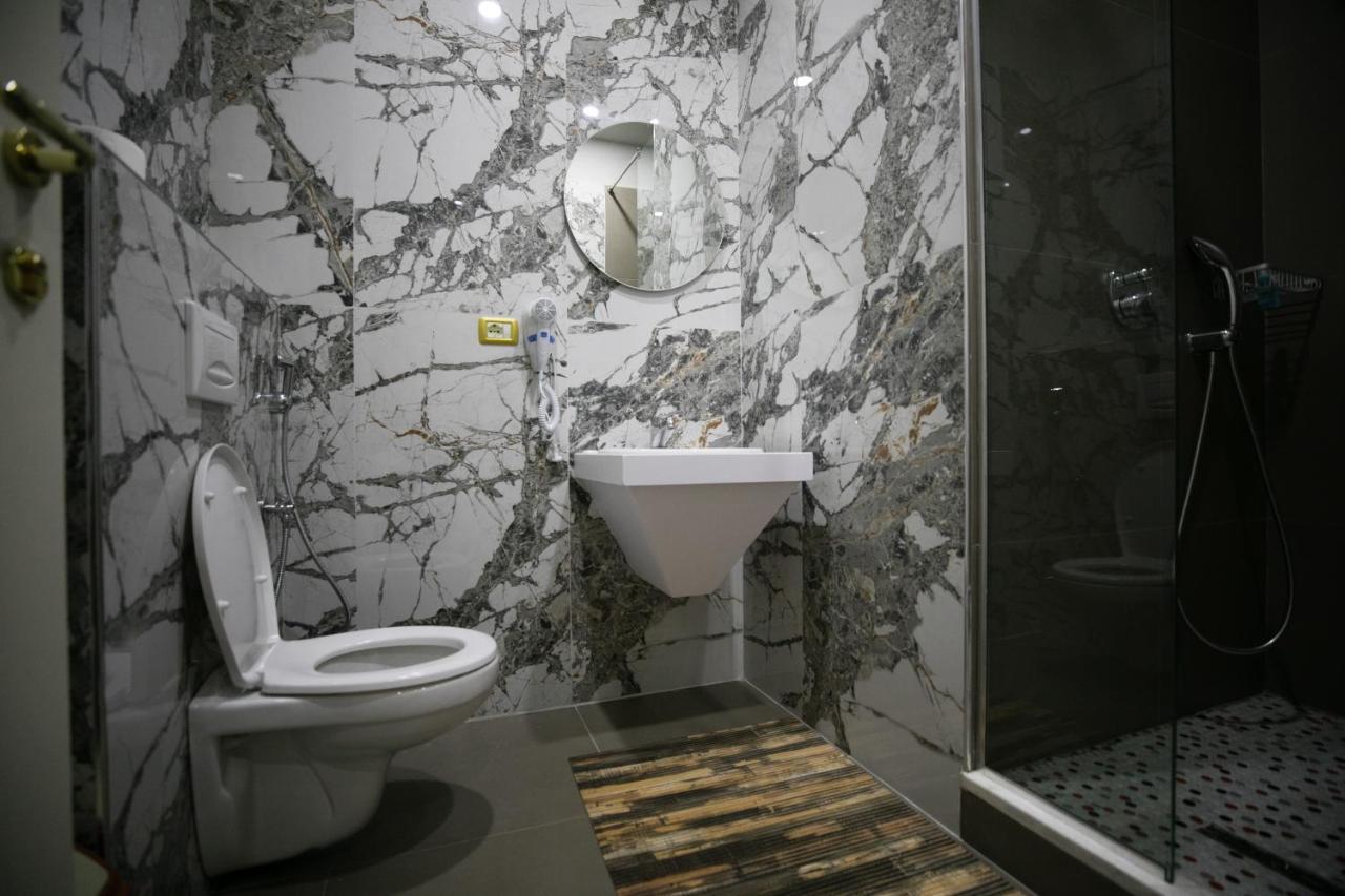 Hotel Lotus Tiranë Ngoại thất bức ảnh
