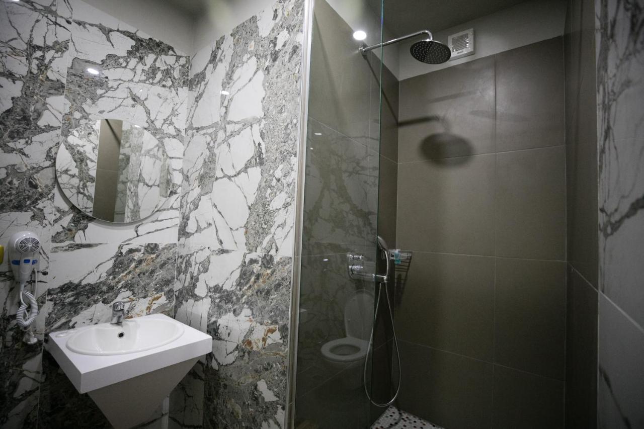 Hotel Lotus Tiranë Ngoại thất bức ảnh