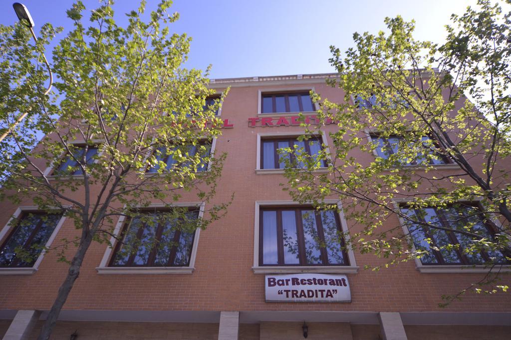 Hotel Lotus Tiranë Ngoại thất bức ảnh